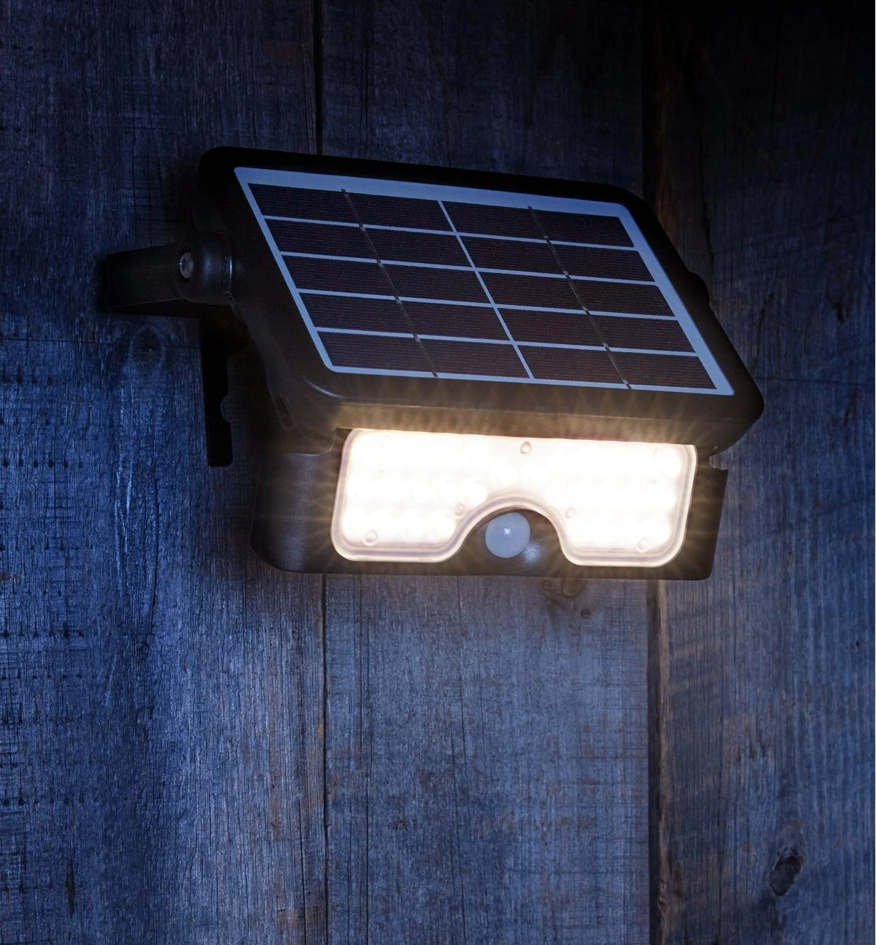 Motion-Sensing Solar LED Floodlight 7 Motion-Sensing Solar LED Floodlight - Image 5