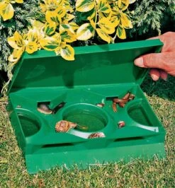 Giant Slug & Snail Trap -Garden Tool Store SS105 giant slug snail trap u 01 r